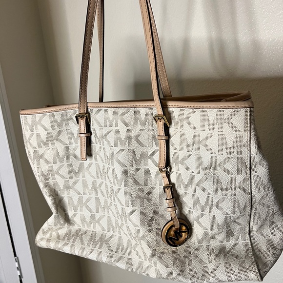Michael Kors Handbags - Michael Kors Vanilla Jet Set Travel Tote
